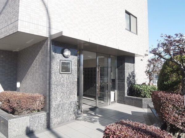 【ルーブル都立大学Ⅱ】エントランスアプローチ