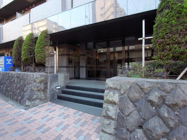 【ルーブル都立大学参番館】エントランス