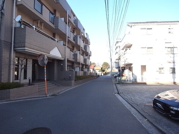【ビューネ綱島樽町】前面道路 【ビューネ綱島樽町】前面道路