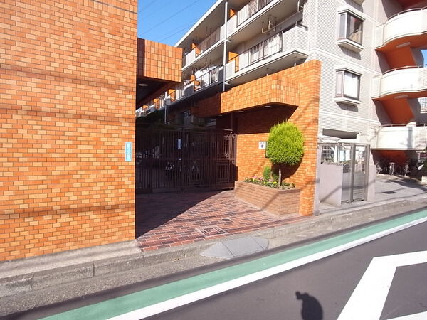 【ライオンズマンション綱島第2】エントランス 【ライオンズマンション綱島第2】エントランス