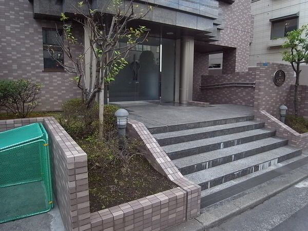 【ルピナス綱島弐番館】エントランス 【ルピナス綱島弐番館】エントランス