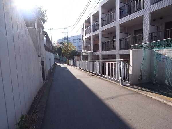 【ライオンズマンション大倉山第11】前面道路