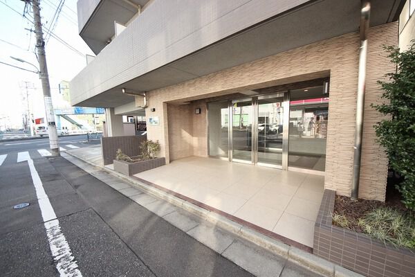 【スカイコート武蔵新田】エントランス