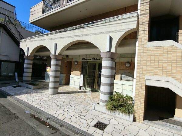 【フローレンスパレス多摩川】エントランス付近