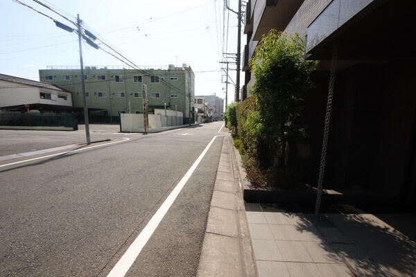 【ルーブル多摩川弐番館】前面道路 【ルーブル多摩川弐番館】前面道路