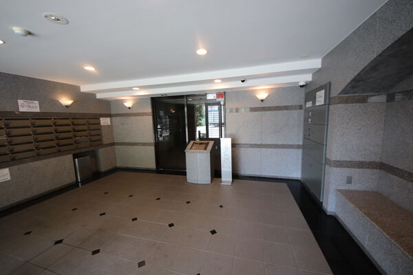 【ルーブル多摩川弐番館】内エントランス 【ルーブル多摩川弐番館】内エントランス