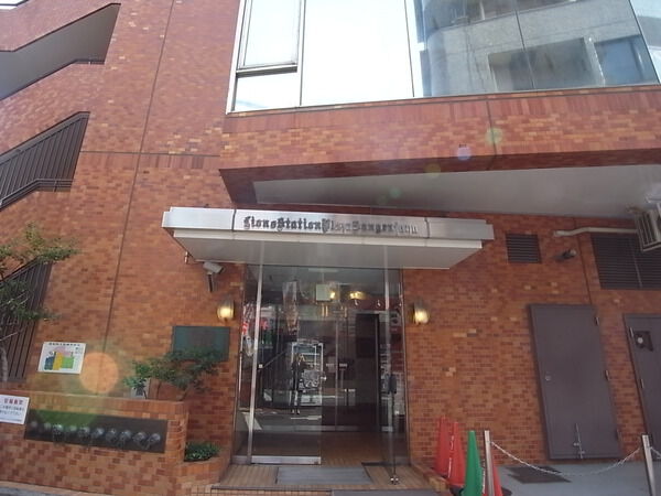 【ライオンズステーションプラザ三軒茶屋】マンション入口 【ライオンズステーションプラザ三軒茶屋】マンション入口