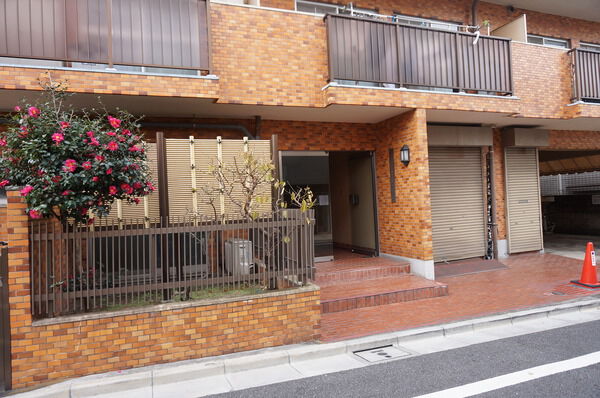 【駒沢オリンピツクマンシヨン】エントランス 【駒沢オリンピツクマンシヨン】エントランス