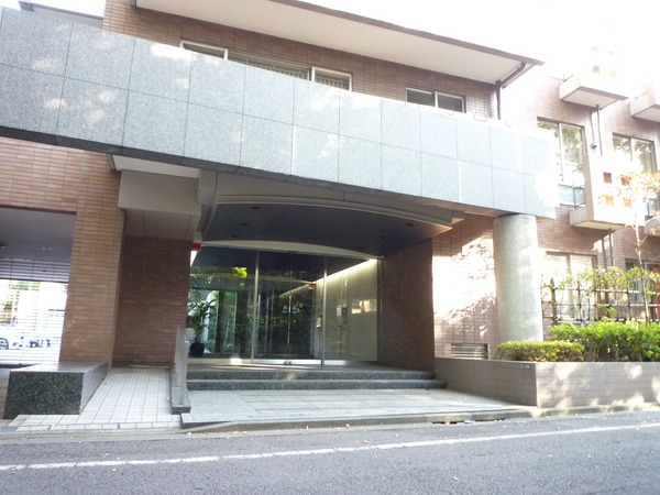 【深沢ソルステージュ】エントランス前