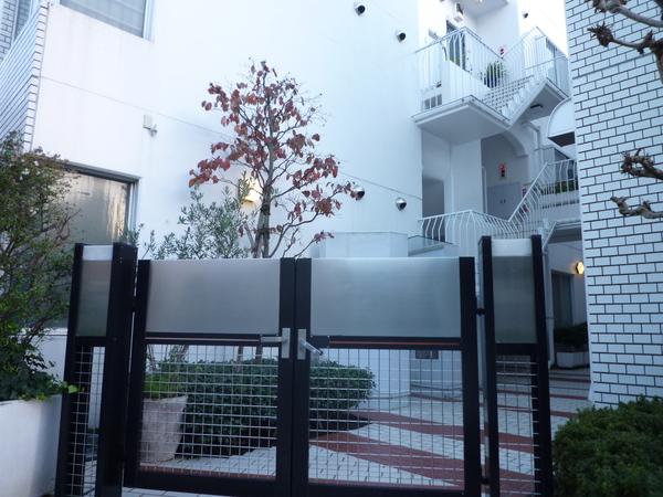 【ラミアール桜新町】エントランス前