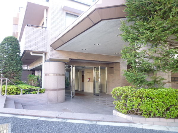 【深沢ホームズ】エントランス前 【深沢ホームズ】エントランス前