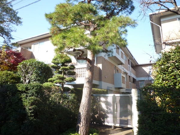 【深沢レジデンス】エントランス前 【深沢レジデンス】エントランス前