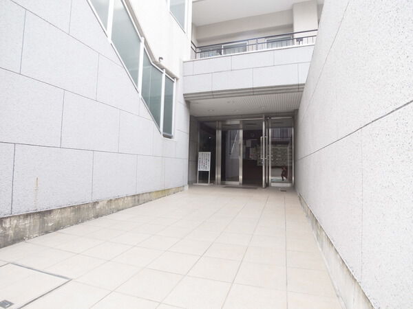 【第2桜新町ヒミコマンション】エントランス 【第2桜新町ヒミコマンション】エントランス