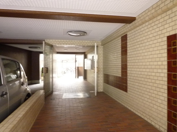 【第3桜新町ヒミコマンション】エントランス 【第3桜新町ヒミコマンション】エントランス