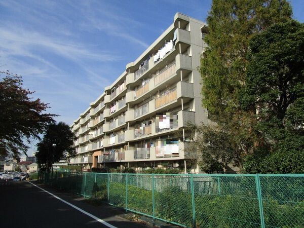 【グリーンコーポ多摩プラザ】外観写真