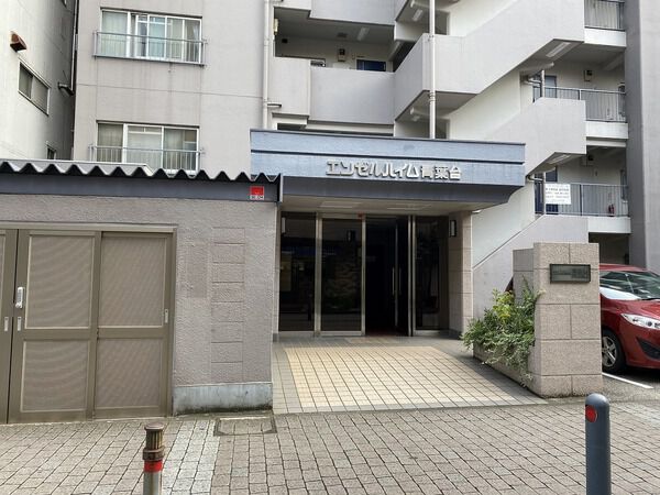 【エンゼルハイム青葉台】エントランス