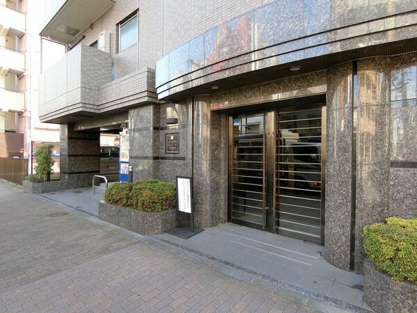 【ルーブル蒲田伍番館】エントランス