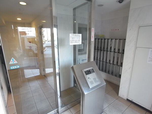 【ヴェルト川崎】エントランス前 【ヴェルト川崎】エントランス前