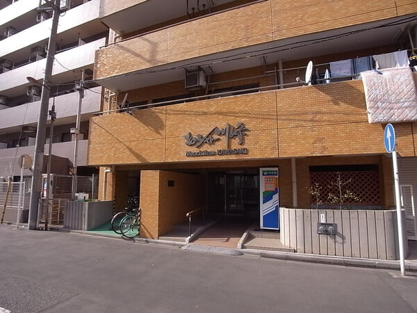 【モンシャトー川崎】エントランス前