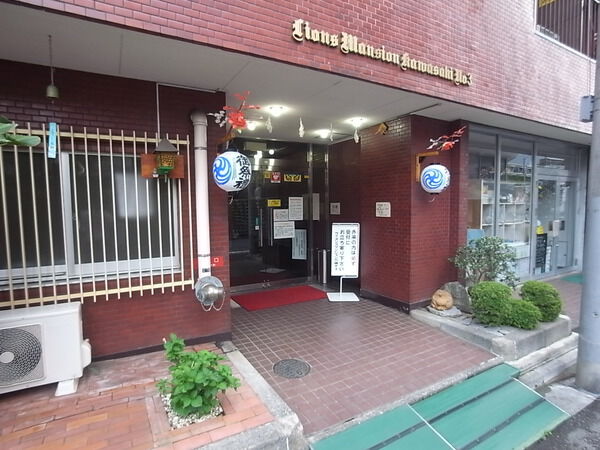 【ライオンズマンション川崎第３】エントランス前