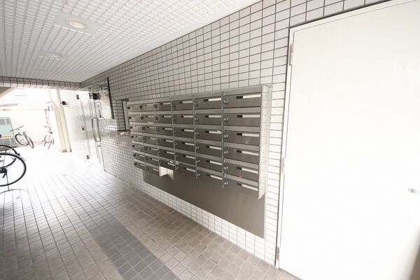 【クリオ大森壱番館】集合ポスト 【クリオ大森壱番館】集合ポスト