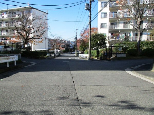 【杉田大谷団地】前面道路 【杉田大谷団地】前面道路