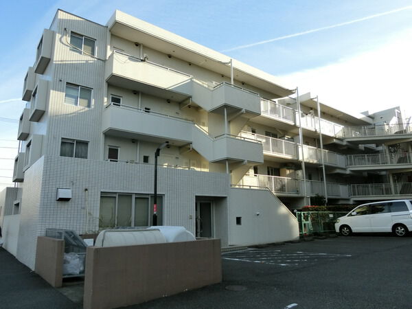 【横浜永田町サンハイツ】外観写真