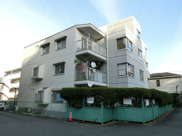 【横浜永田町サンハイツ】外観写真