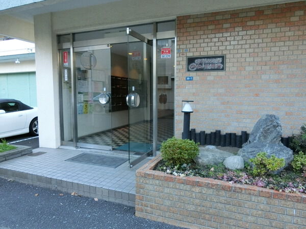 【メゾン永田台】エントランス 【メゾン永田台】エントランス
