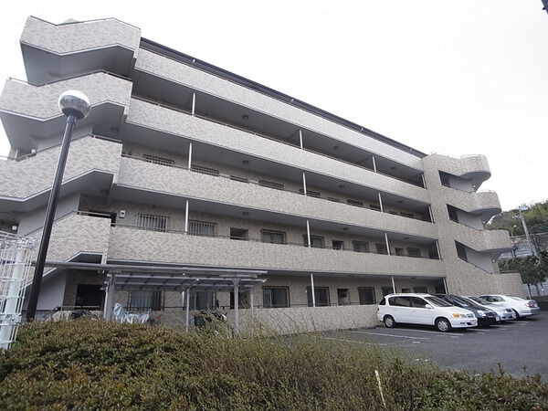 【コスモ港南日野】マンション外観写真