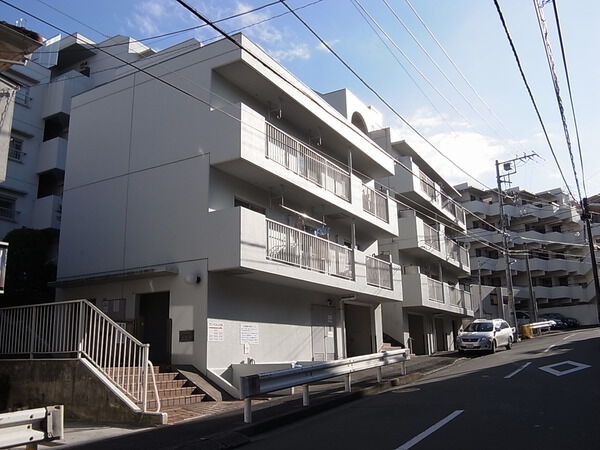 【サニーヒル上大岡】建物外観