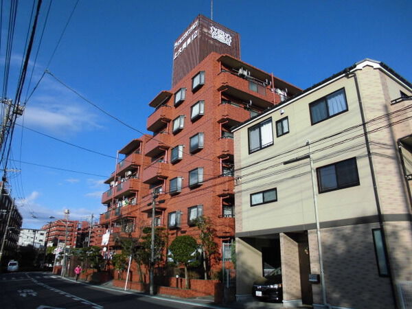【ライオンズマンション上大岡第12】外観写真