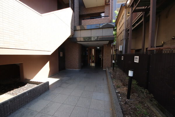 【グランイーグル多摩川緑地Ⅶ】外エントランス 【グランイーグル多摩川緑地Ⅶ】外エントランス