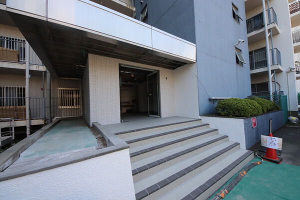 【サンライフ南蒲田】外エントランス 【サンライフ南蒲田】外エントランス