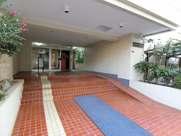 【パラスト多摩川】エントランスアプローチ