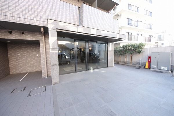 【ルーブル蒲田南伍番館】エントランス 【ルーブル蒲田南伍番館】エントランス