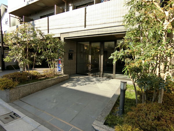 【ルーブル蒲田南六番館】エントランス付近 【ルーブル蒲田南六番館】エントランス付近