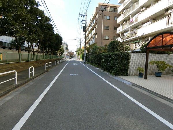 【西糀谷サンハイツ】前面道路付近