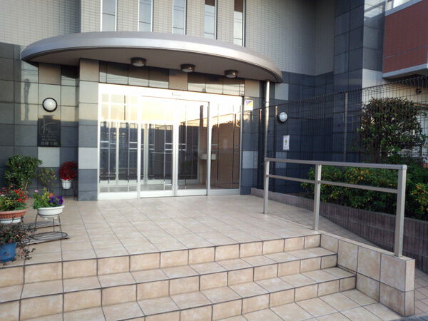 【ライフレビューステーションフロント川崎大師】エントランス前 【ライフレビューステーションフロント川崎大師】エントランス前