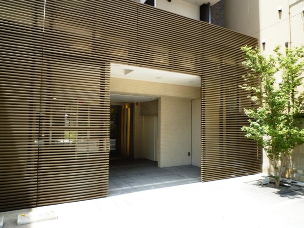 【クオス川崎大師】エントランス前