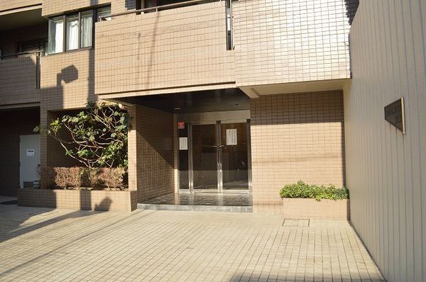 【ロイヤルステージ新大塚】エントランス