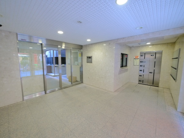 【グランヴァン中野新橋】エントランス内