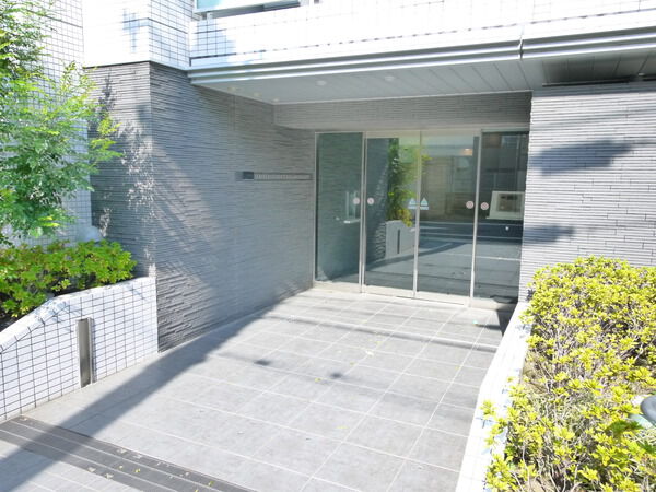 【リーフィアレジデンス中野坂上】マンションエントランス