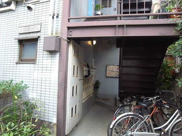 クリスタルビル