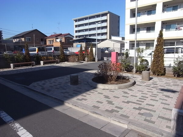 【グリーンホームズイーストアクシス】敷地内広場