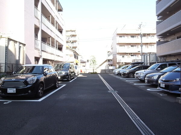 【アヴァンセ浦安】駐車場 【アヴァンセ浦安】駐車場