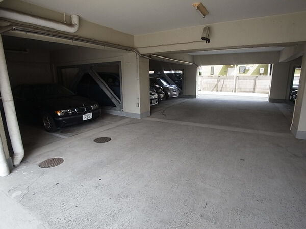 【グリーンヒル市川】敷地内駐車場