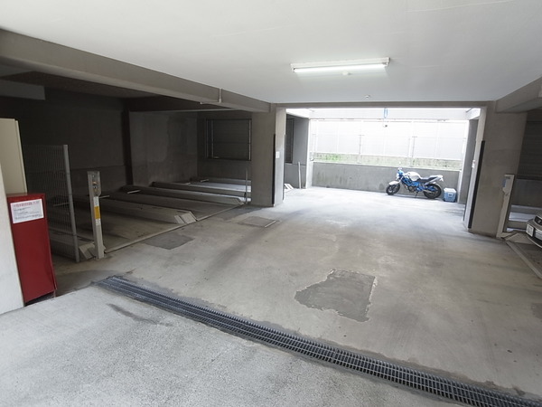 【セザール南行徳】敷地内駐車場