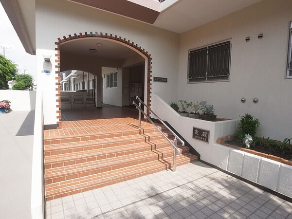 【メゾン行徳】エントランス