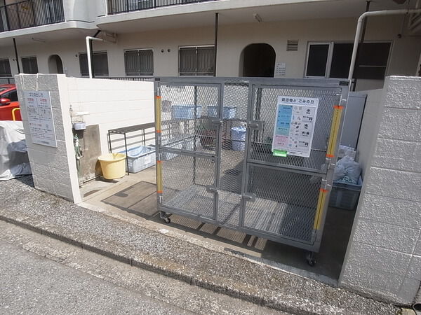 【メゾン行徳】敷地内ゴミ捨て場